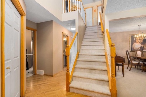 7945 Springbank Boulevard Sw, Calgary, AB - Indoor Photo Showing Other Room