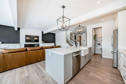 29 Cranbrook Mount Se, Calgary, AB - Indoor Photo Showing Kitchen