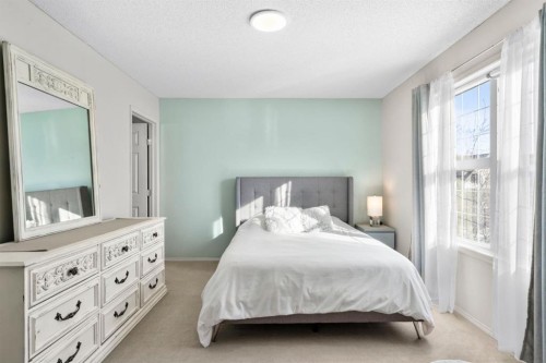 327 Copperstone Grove Se, Calgary, AB - Indoor Photo Showing Bedroom