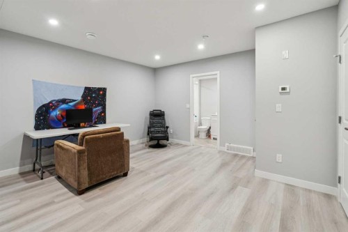 123 Walcrest Way Se, Calgary, AB - Indoor