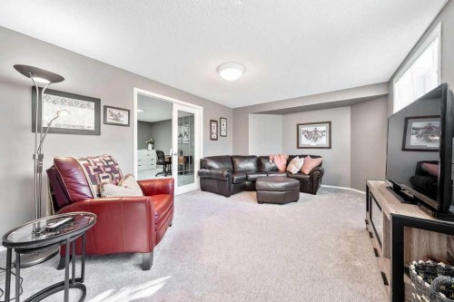 10 Bow Point, Cochrane, AB - Indoor Photo Showing Living Room