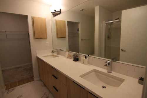 1207-220 Seton Grove Se, Calgary, AB - Indoor Photo Showing Bathroom