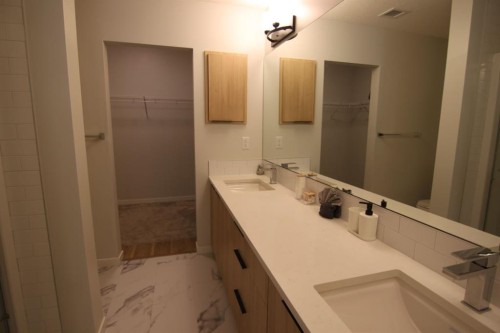 1207-220 Seton Grove Se, Calgary, AB - Indoor Photo Showing Bathroom