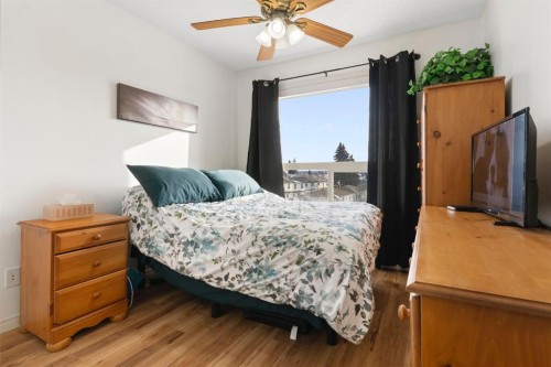 301-128 Centre Avenue, Cochrane, AB - Indoor Photo Showing Bedroom
