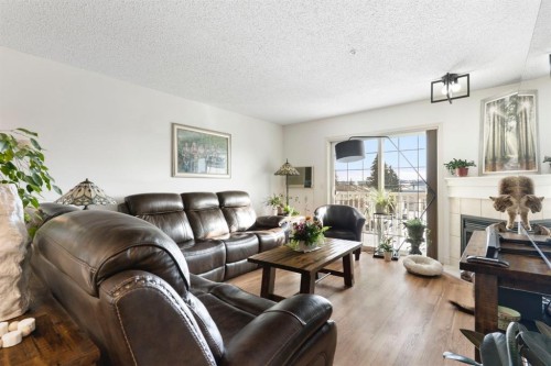 301-128 Centre Avenue, Cochrane, AB - Indoor Photo Showing Living Room