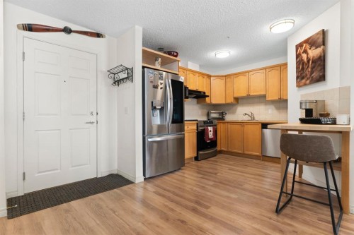 301-128 Centre Avenue, Cochrane, AB - Indoor Photo Showing Kitchen