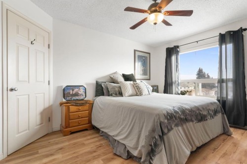 301-128 Centre Avenue, Cochrane, AB - Indoor Photo Showing Bedroom