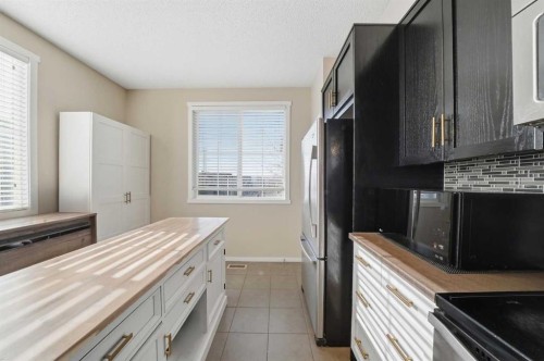 176 Evansview Gardens Nw, Calgary, AB - Indoor Photo Showing Kitchen