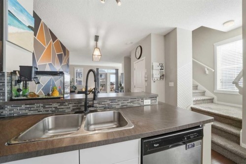 176 Evansview Gardens Nw, Calgary, AB - Indoor Photo Showing Kitchen With Double Sink