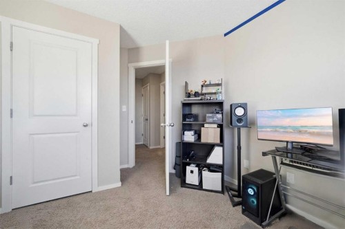 176 Evansview Gardens Nw, Calgary, AB - Indoor Photo Showing Other Room