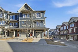 176 Evansview Gardens NW Calgary, AB T3P 0L2