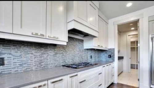 54 Wexford Crescent Sw, Calgary, AB - Indoor Photo Showing Kitchen With Upgraded Kitchen