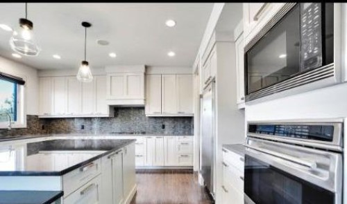 54 Wexford Crescent Sw, Calgary, AB - Indoor Photo Showing Kitchen With Upgraded Kitchen