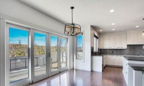 54 Wexford Crescent Sw, Calgary, AB - Indoor Photo Showing Kitchen With Upgraded Kitchen