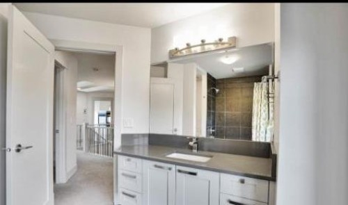 54 Wexford Crescent Sw, Calgary, AB - Indoor Photo Showing Bathroom