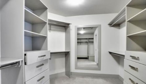 54 Wexford Crescent Sw, Calgary, AB - Indoor With Storage