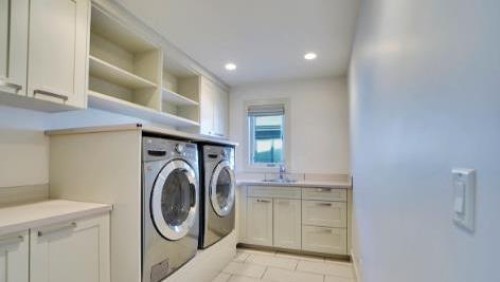 54 Wexford Crescent Sw, Calgary, AB - Indoor Photo Showing Laundry Room