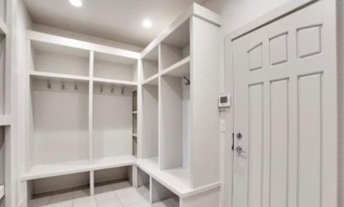 54 Wexford Crescent Sw, Calgary, AB - Indoor With Storage