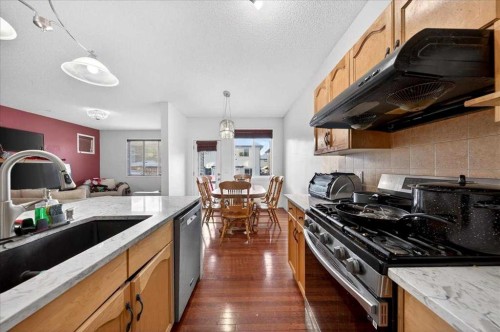 34 Saddlecrest Crescent Ne, Calgary, AB - Indoor Photo Showing Kitchen