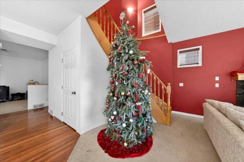 34 Saddlecrest Crescent Ne, Calgary, AB - Indoor Photo Showing Other Room