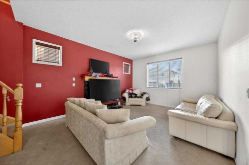 34 Saddlecrest Crescent Ne, Calgary, AB - Indoor Photo Showing Living Room