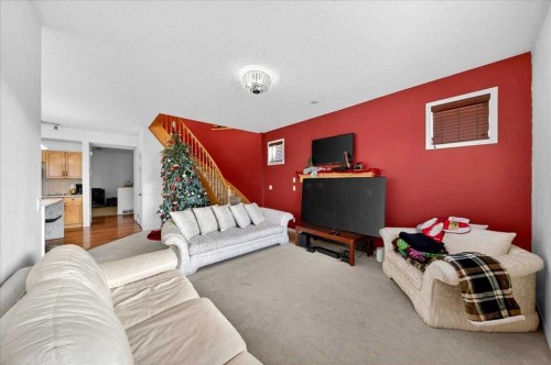 34 Saddlecrest Crescent Ne, Calgary, AB - Indoor Photo Showing Living Room