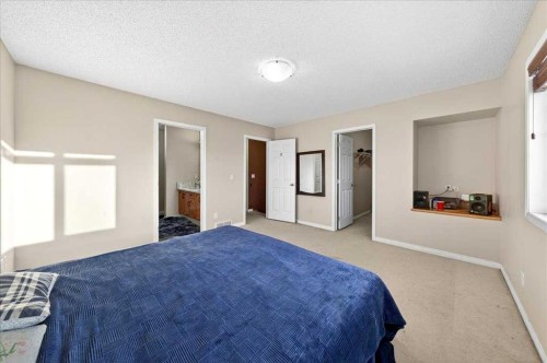 34 Saddlecrest Crescent Ne, Calgary, AB - Indoor Photo Showing Bedroom