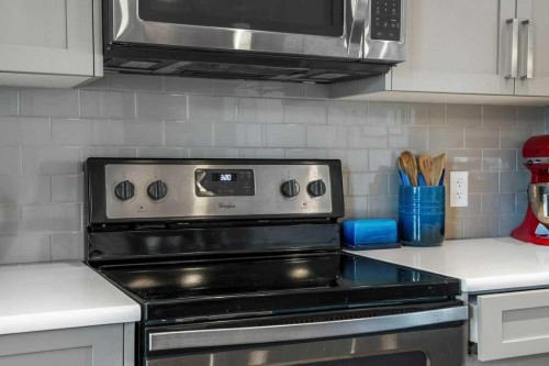 209 New Brighton Walk Se, Calgary, AB - Indoor Photo Showing Kitchen
