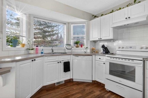 41 Sandarac Villas Nw, Calgary, AB - Indoor Photo Showing Kitchen With Double Sink