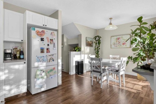 41 Sandarac Villas Nw, Calgary, AB - Indoor Photo Showing Dining Room