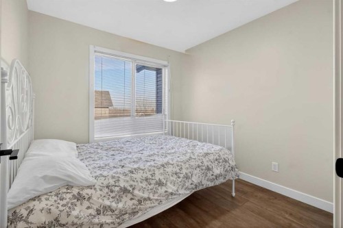 41 Sandarac Villas Nw, Calgary, AB - Indoor Photo Showing Bedroom