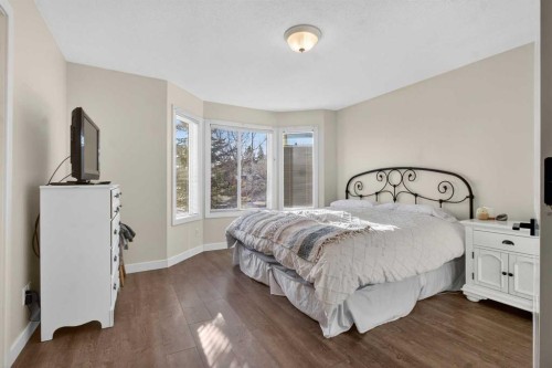 41 Sandarac Villas Nw, Calgary, AB - Indoor Photo Showing Bedroom