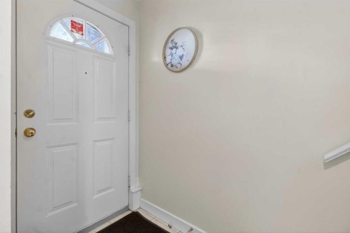 41 Sandarac Villas Nw, Calgary, AB - Indoor Photo Showing Other Room