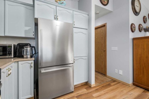 118 Bridleridge Way Sw, Calgary, AB - Indoor Photo Showing Kitchen