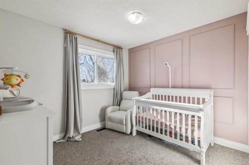 79 Riverglen Way Se, Calgary, AB - Indoor Photo Showing Bedroom