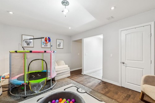 79 Riverglen Way Se, Calgary, AB - Indoor