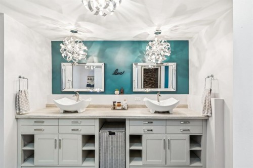 79 Riverglen Way Se, Calgary, AB - Indoor Photo Showing Bathroom