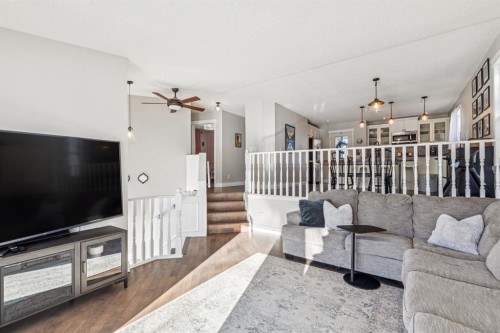 79 Riverglen Way Se, Calgary, AB - Indoor