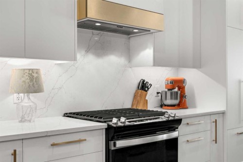 8161 8 Avenue, Calgary, AB - Indoor Photo Showing Kitchen