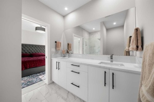 8161 8 Avenue, Calgary, AB - Indoor Photo Showing Bathroom