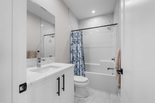 8161 8 Avenue, Calgary, AB - Indoor Photo Showing Bathroom