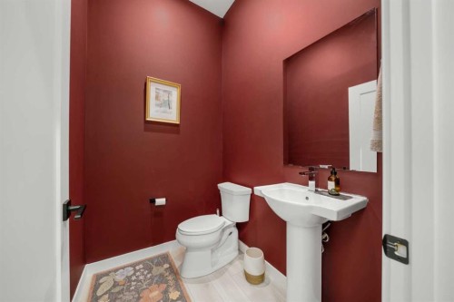 8161 8 Avenue, Calgary, AB - Indoor Photo Showing Bathroom