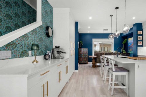 8161 8 Avenue, Calgary, AB - Indoor Photo Showing Other Room