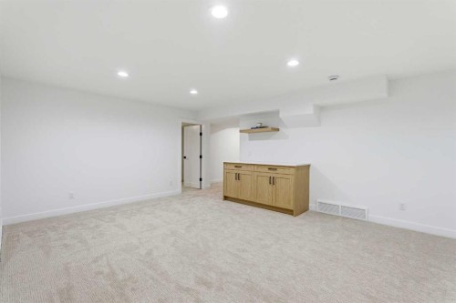 4904 Valiant Drive Nw, Calgary, AB - Indoor