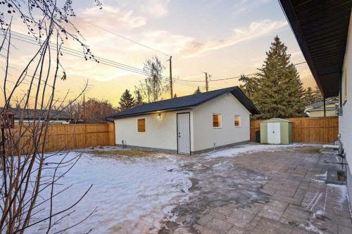4904 Valiant Drive Nw, Calgary, AB - Outdoor