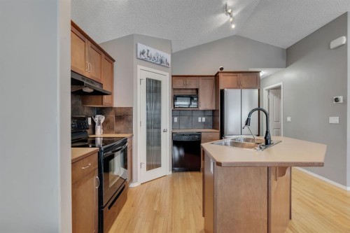 431 Silverado Plains Circle Sw, Calgary, AB - Indoor Photo Showing Kitchen