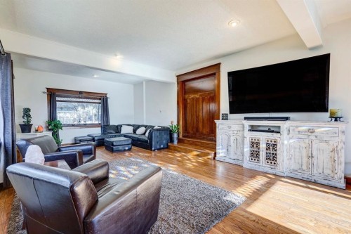 53 Croxford Estates Ne, Airdrie, AB - Indoor Photo Showing Living Room