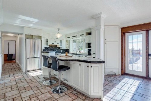 53 Croxford Estates Ne, Airdrie, AB - Indoor Photo Showing Kitchen