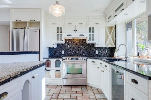 53 Croxford Estates Ne, Airdrie, AB - Indoor Photo Showing Kitchen With Upgraded Kitchen