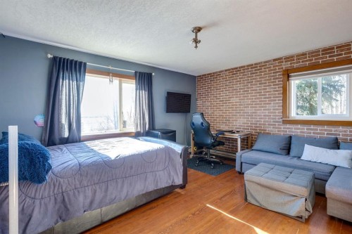 53 Croxford Estates Ne, Airdrie, AB - Indoor Photo Showing Bedroom
